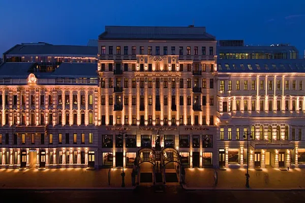 Фасад отеля Corinthia St Petersburg на Невском